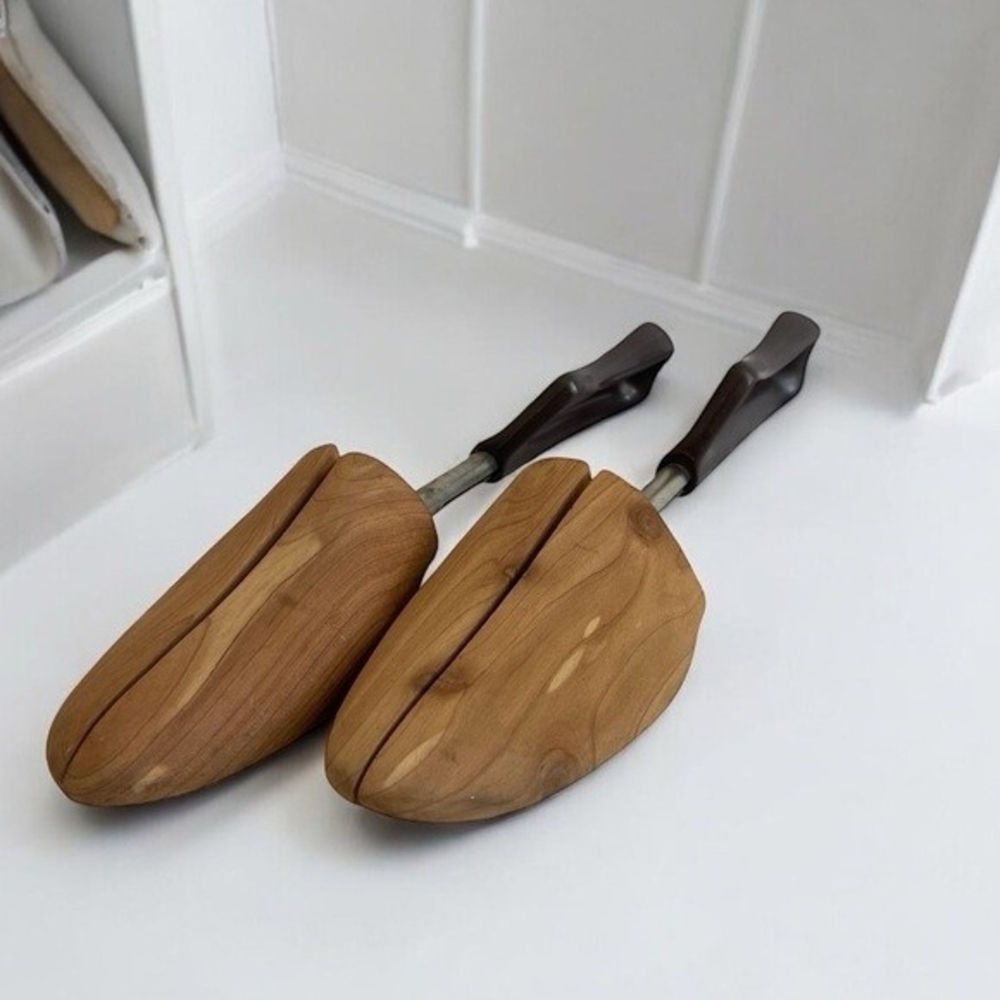 Vintage Wooden Shoe Tree Brown Handle Medium Size 4 Shoe Keeper Travel